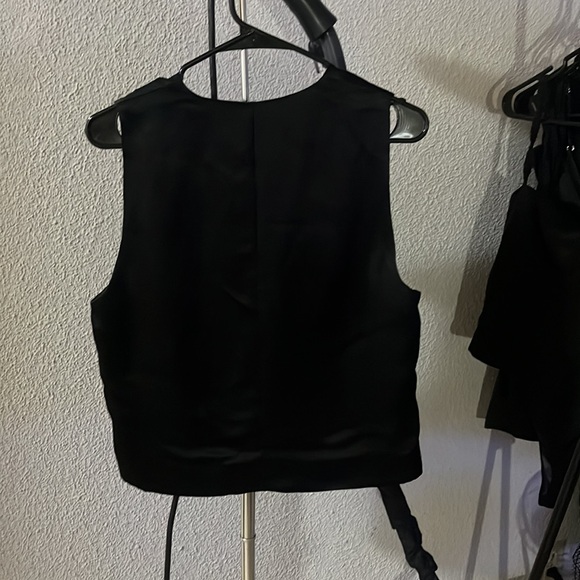 black vest - Picture 2 of 2